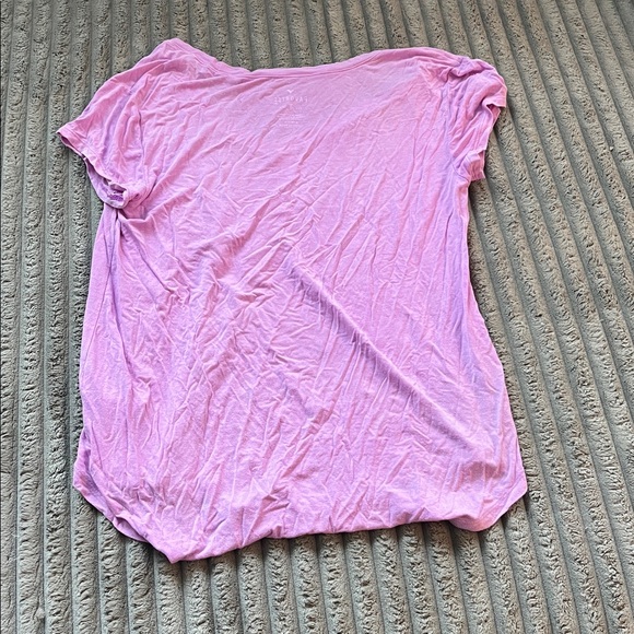 American Eagle Lilac Favorite T V-Neck Shirt - Picture 2 of 4